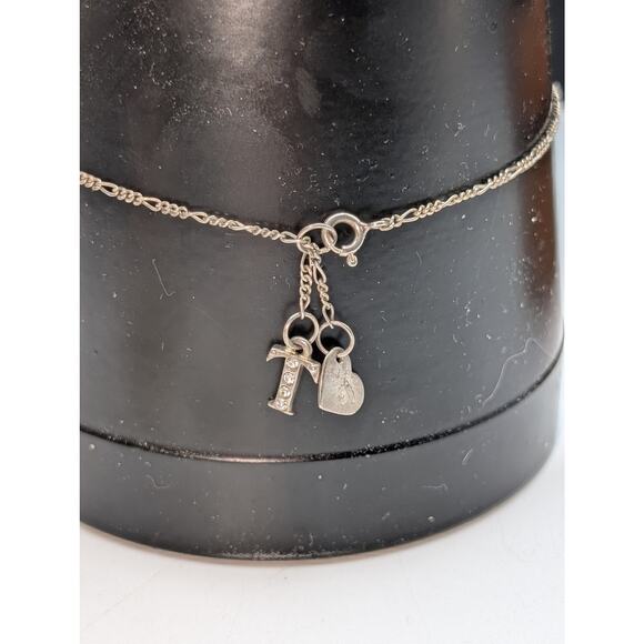 Vtg Dainty 925 Sterling Silver Figaro Chain Heart & Rhinestone 'T' Charm Anklet - Picture 3 of 5
